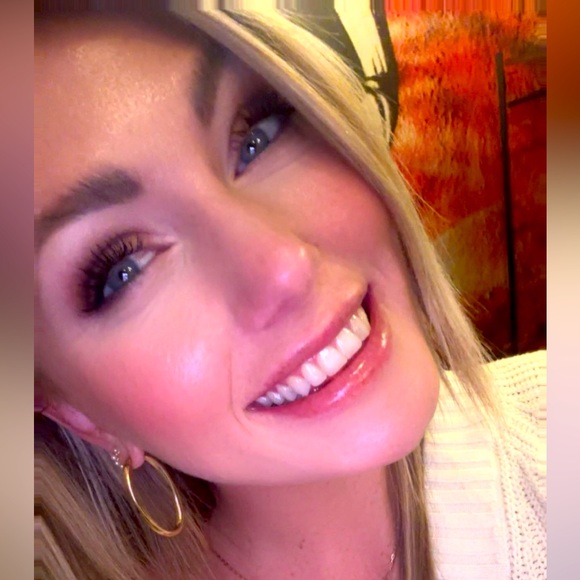 Meet your Posher, Lisa - Picture 1 of 1